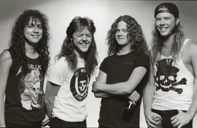 Metallica kaverdas ühte Vennaskonna lugu oma kontserdil Tartus, Raadi lennuväljal !